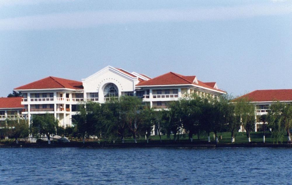 Yunnan Dianchi Garden Resort Hotel & Spa كونمينغ المظهر الخارجي الصورة